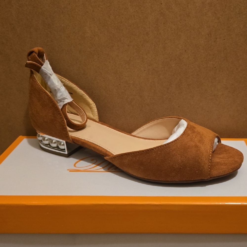 Elegant Tan Peep-Toe Flats